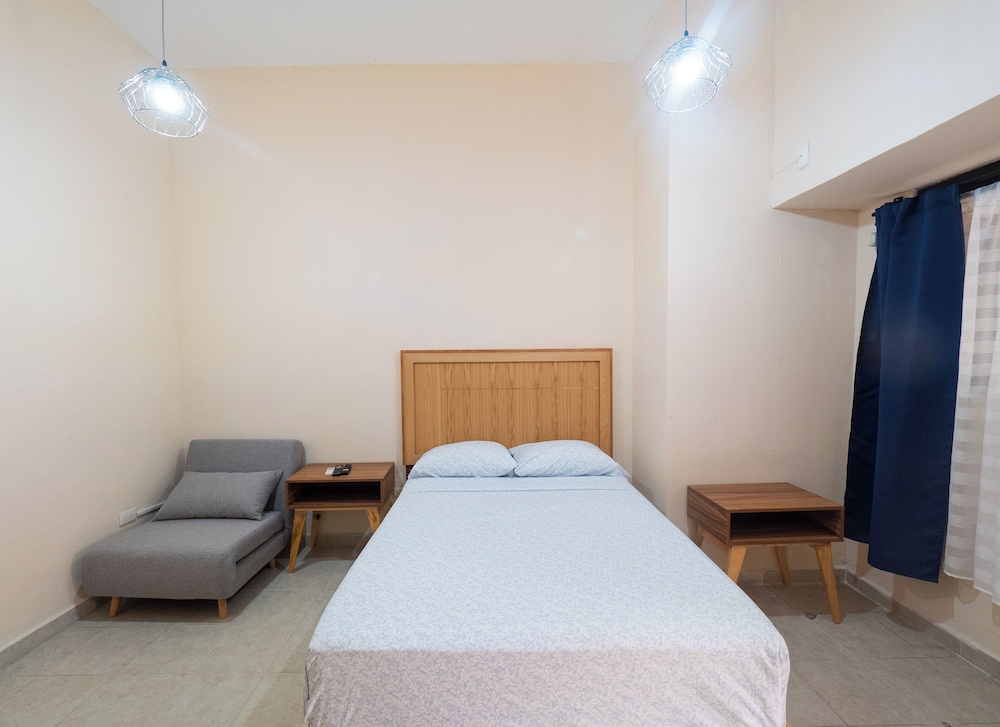 Basic Double Room, Non Smoking, Refrigerator (Vista Interior)