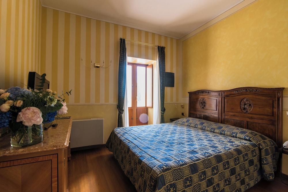 Classic Double or Twin Room photo 3