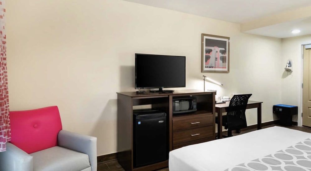 2 Double Beds w/Kitchenette photo 3