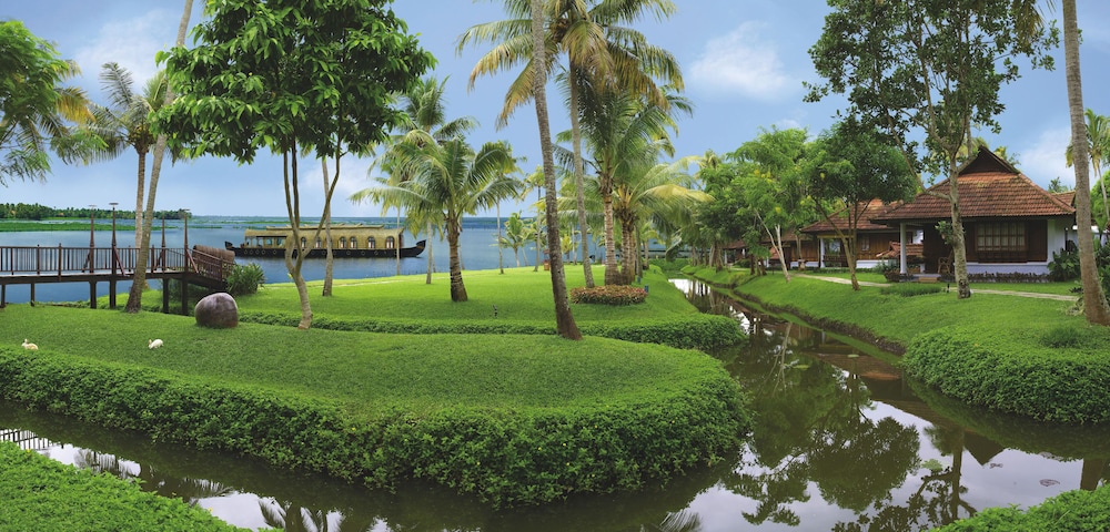 Deluxe Room, 1 King Bed (Heritage Lake View Villa with Private)