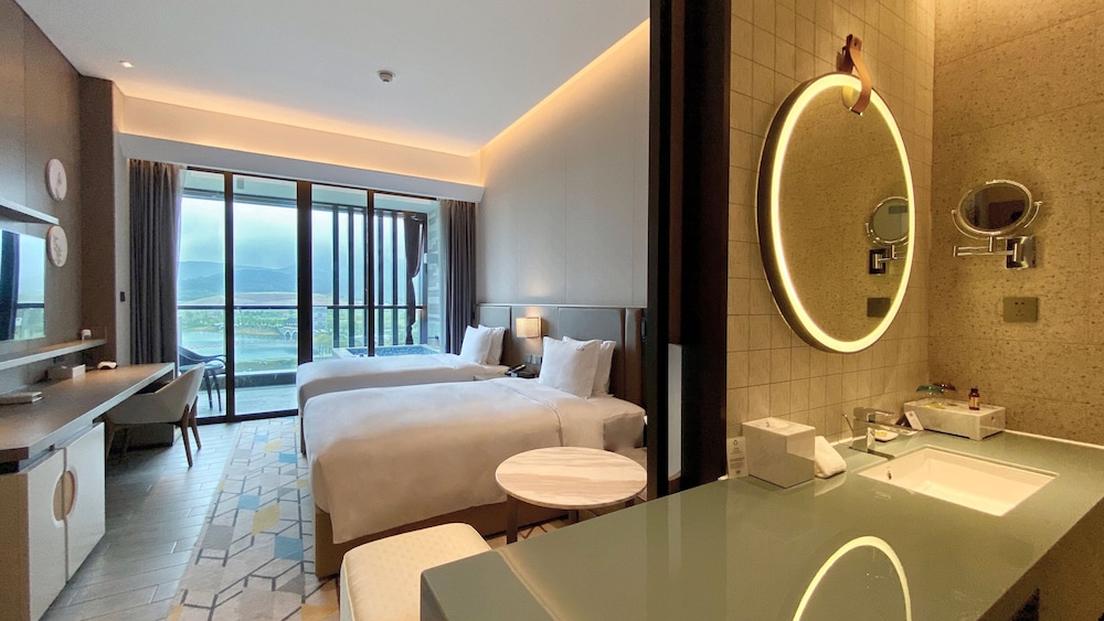 Standard Room, 2 Twin Beds, Lake View - Photo 4