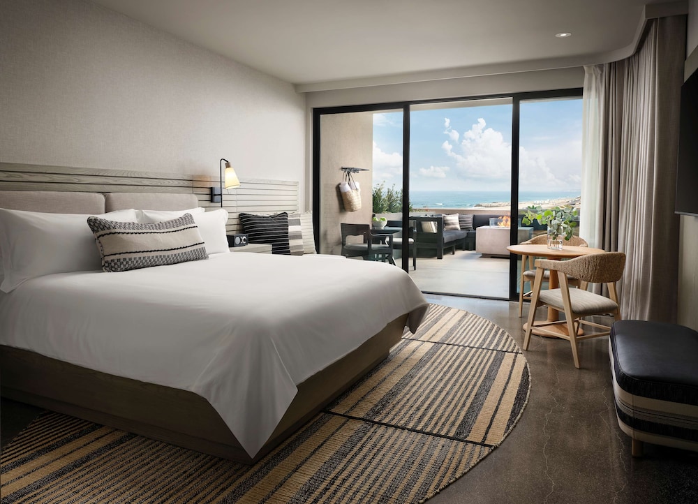 Premium Room, 1 King Bed (Coastline View with Firepit)