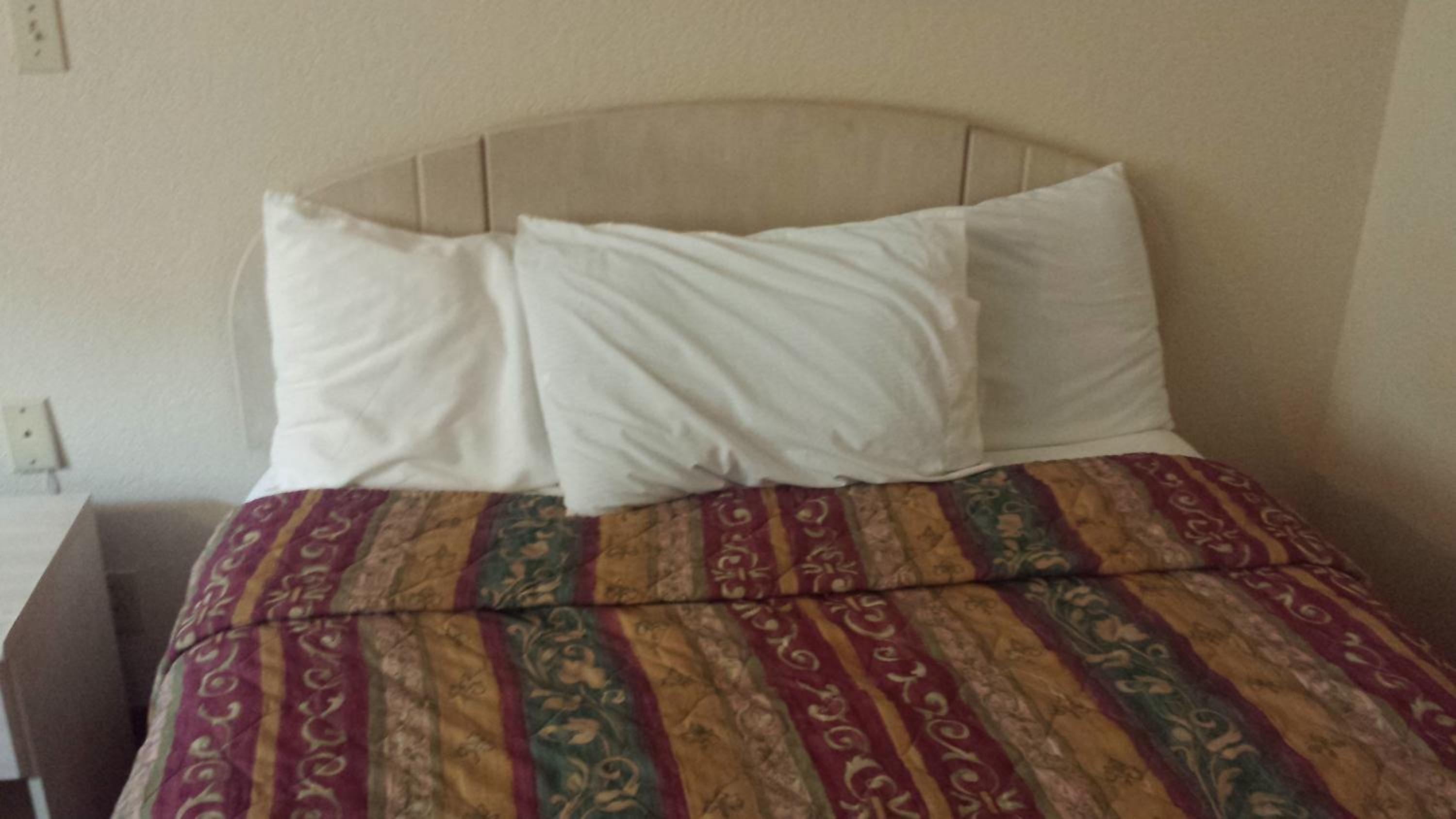 Queen Room with Two Queen Beds - Non-Smoking - Photo 1
