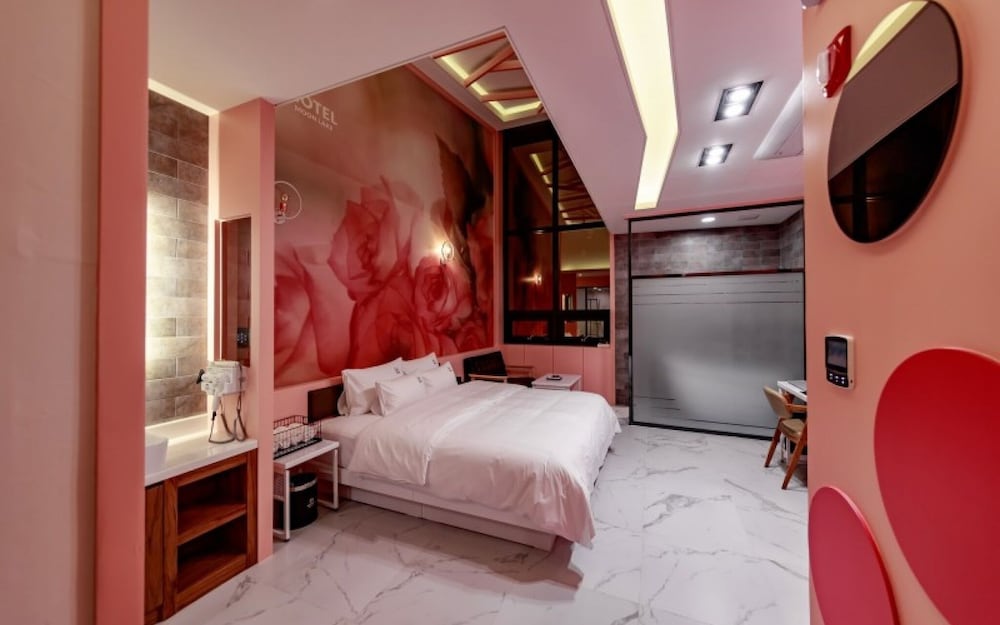Room (BATH 210) photo 1