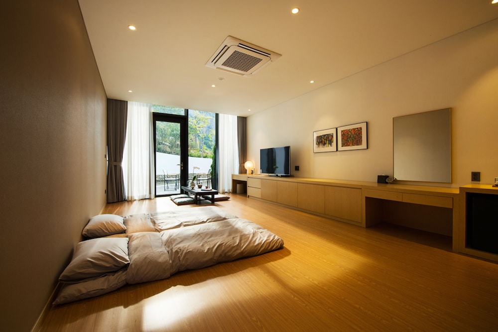 Deluxe Ondol Room (Breakfast Charge On Site Over 4ppl) photo 1