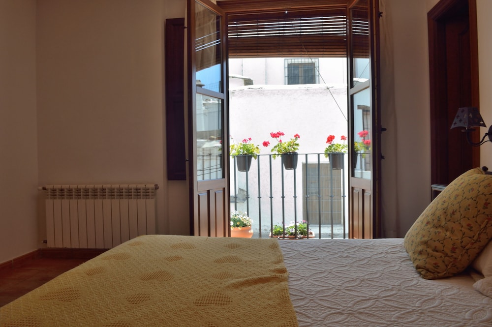 Romantic Double Room, 1 King Bed, City View photo 2