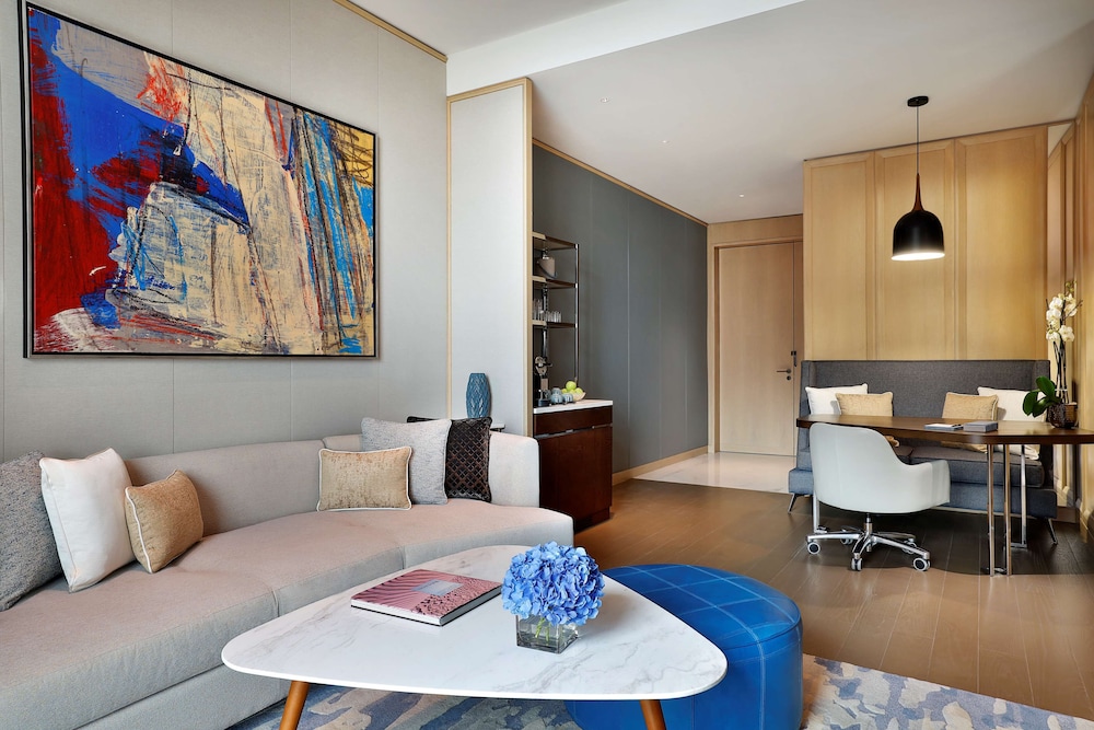 Horizon Suite Sea and City View King - Photo 1