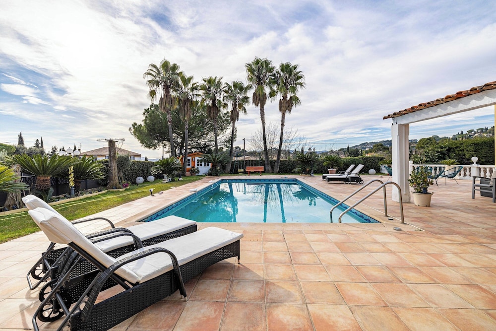 Villa photo 2