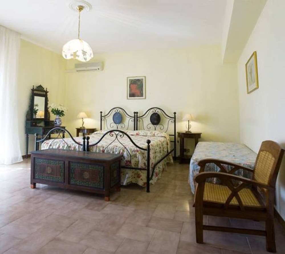 Triple Room, Non Smoking, Private Bathroom (Primula)