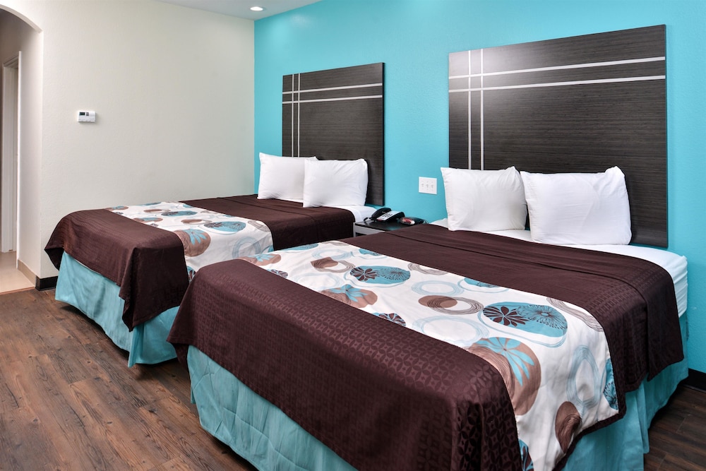 Suite, 2 Queen Beds, Accessible, Non Smoking (Kitchen) photo 1