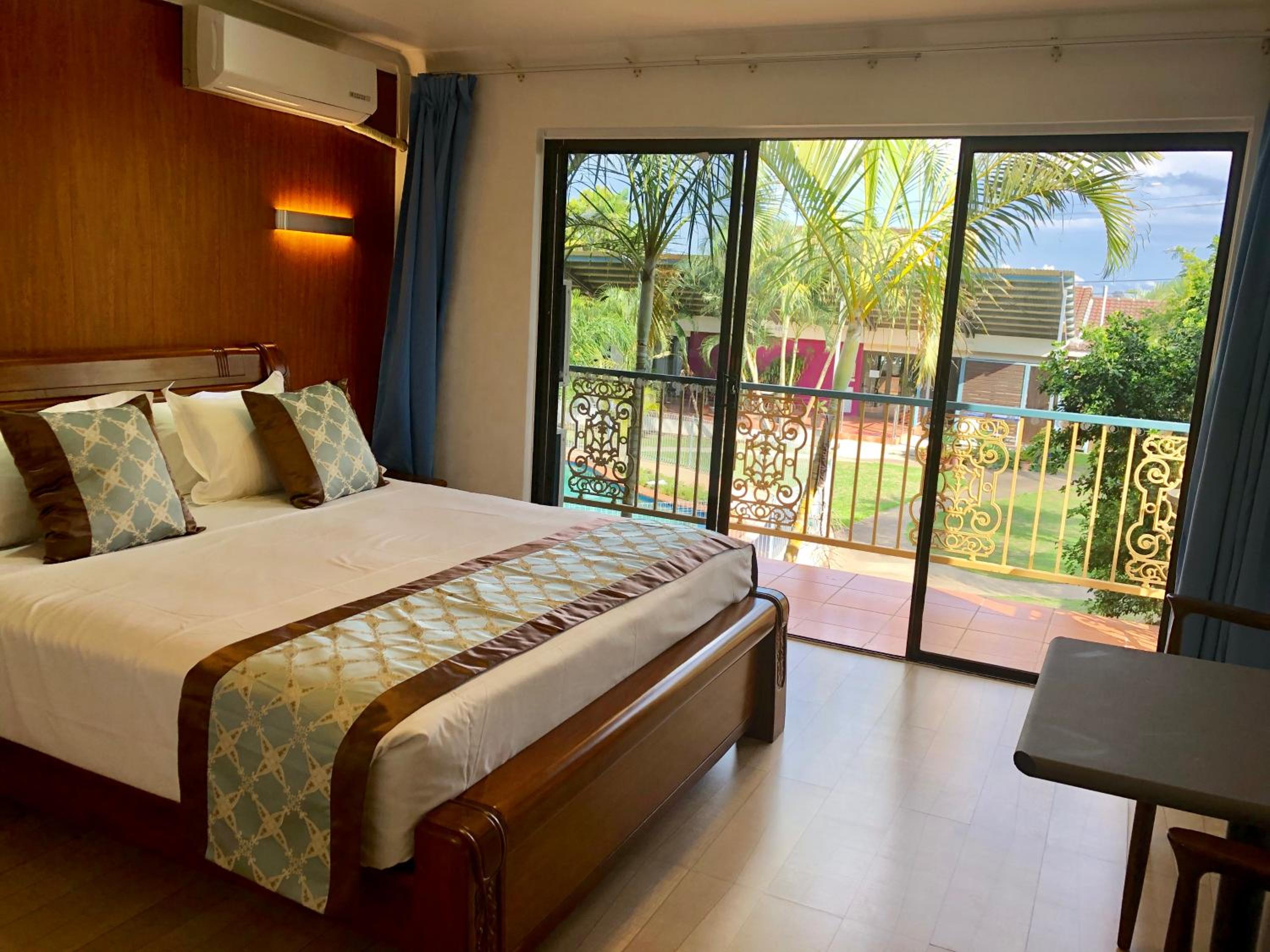 Deluxe Double Room With Bath photo 3