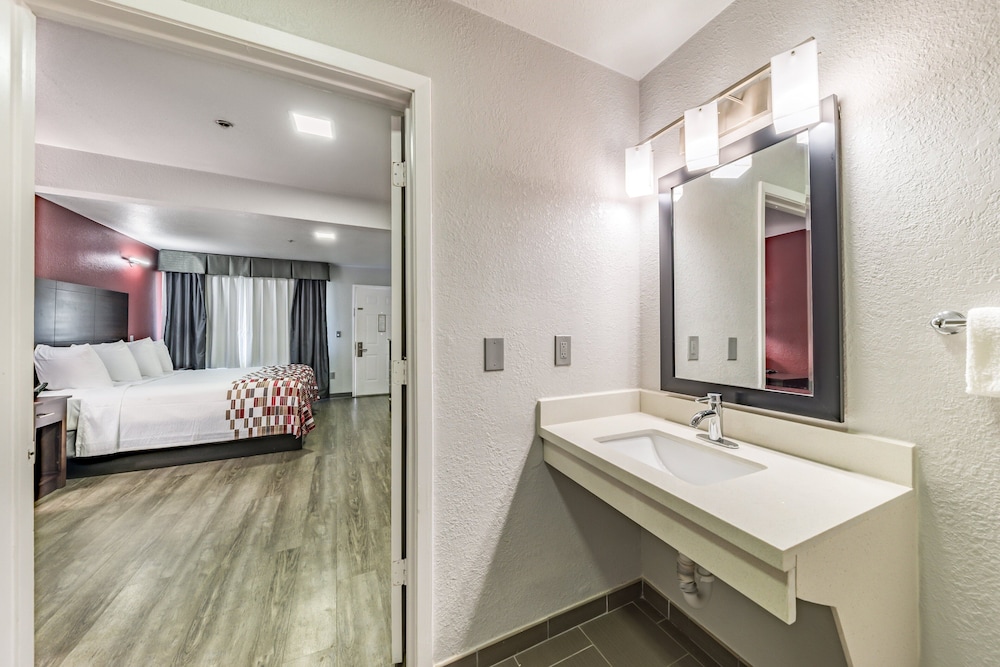 Deluxe Room, 2 Queen Beds, Accessible (Smoke Free) - Photo 4
