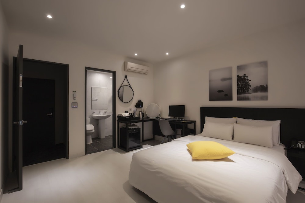 Premium Room - Photo 4