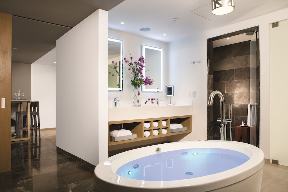 Preferred Club Master Suite Ocean Front King - Photo 2
