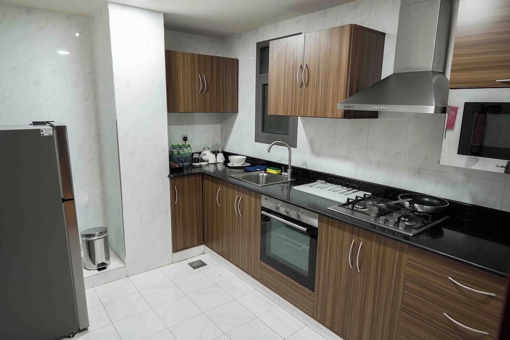 Executive Suite - Photo 7