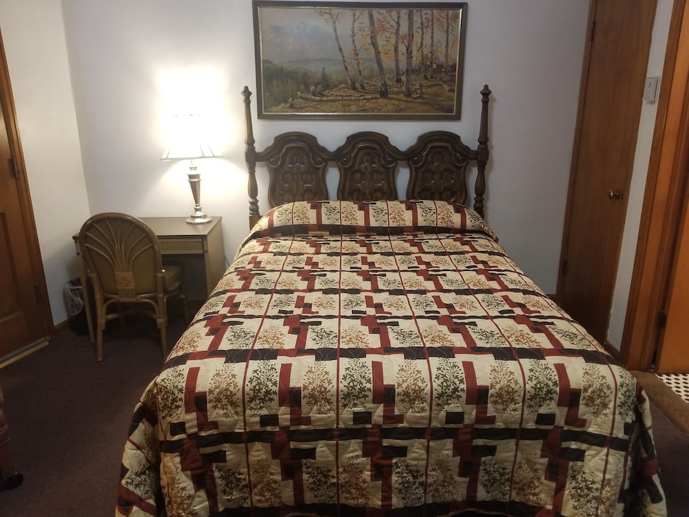 Standard Room, Multiple Beds, Non Smoking (Standard Queen/Full) photo 2