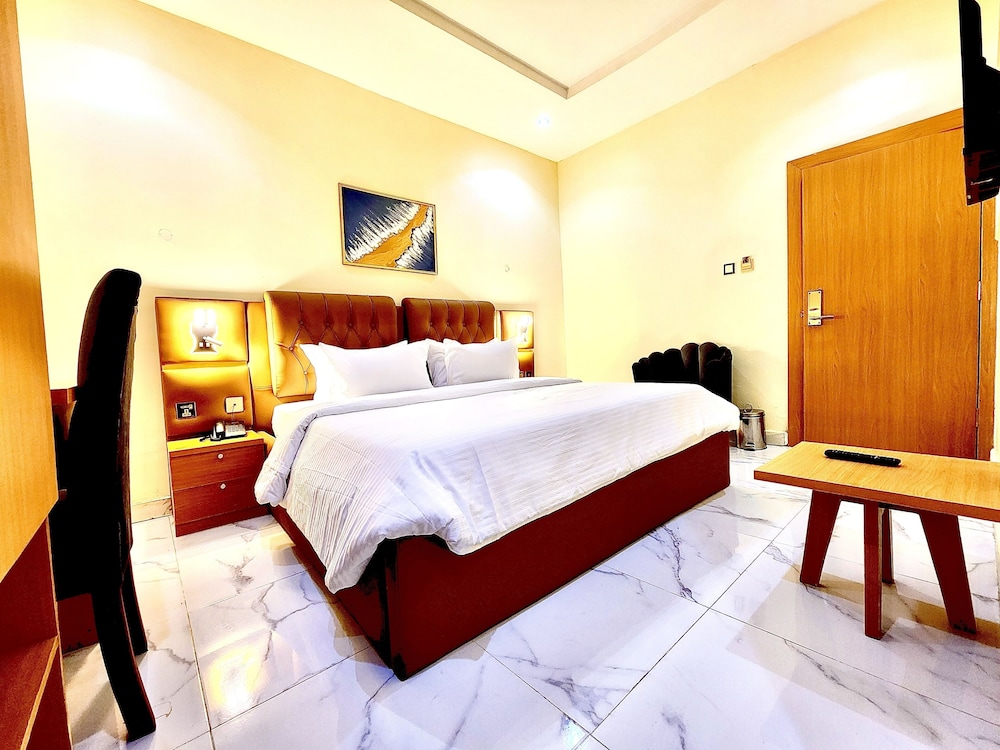 Executive Room - Photo 7