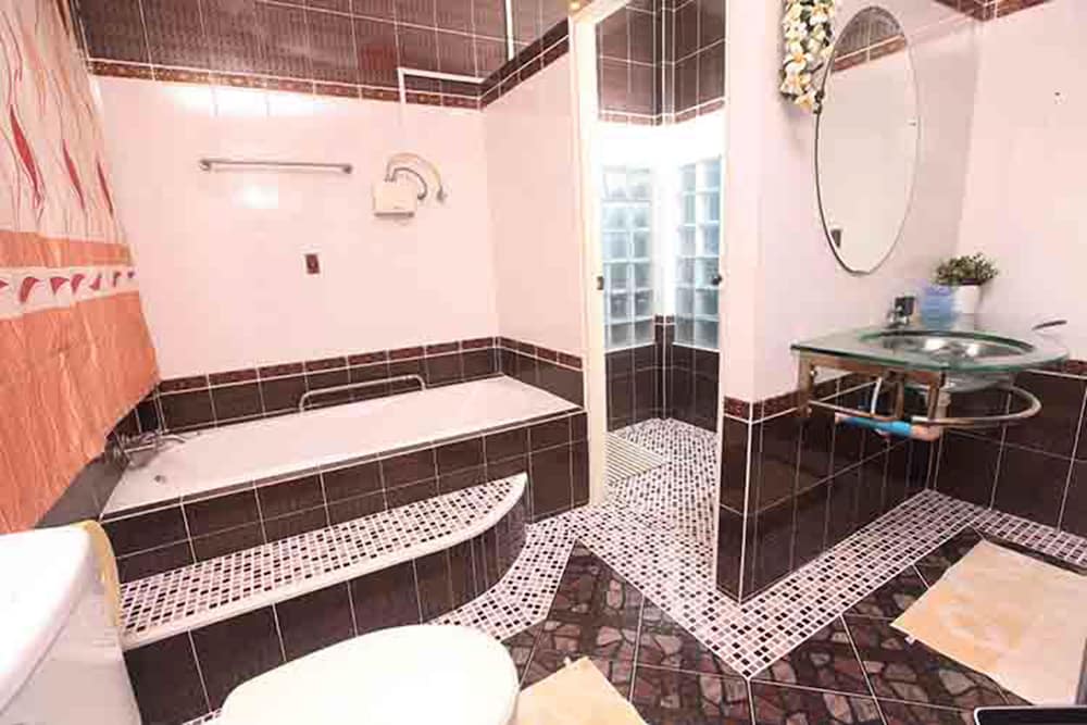 Deluxe Suite with Private Bathroom - SriNan photo 2