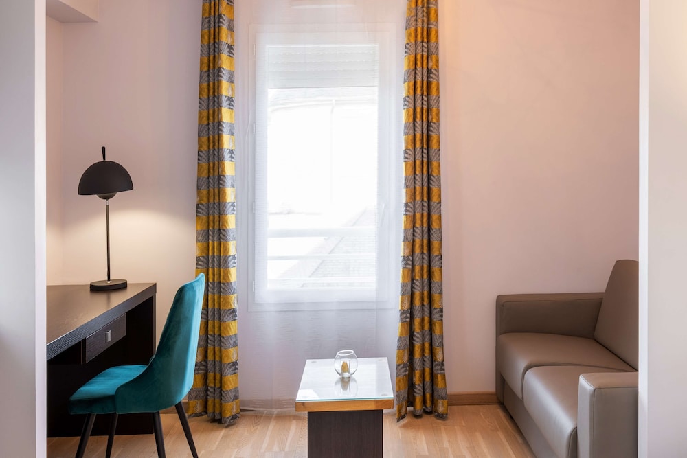 Suite Junior, 1 grand lit et 1 canapé-lit, non-fumeurs (with Sofabed) Suite Junior, 1 grand lit et 1 canapé-lit, non-fumeurs (with Sofabed)