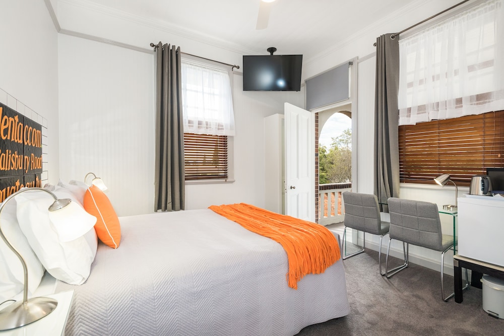 Economy Room, 1 Queen Bed, Non Smoking, Garden View