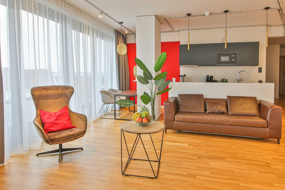 Luxury Suite, 2 Bedrooms, Jetted Tub, City View