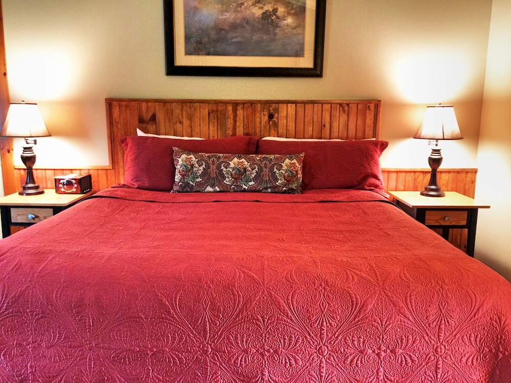 Deluxe Room, 1 King Bed, Mountain View photo 1