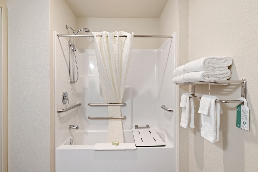 Room, 1 King Bed, Accessible, Non Smoking - Photo 4