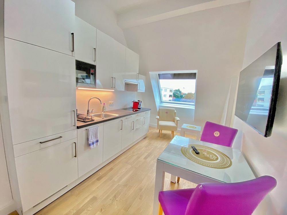 Business Apartment, 1 Queen Bed, Non Smoking, Kitchen photo 2