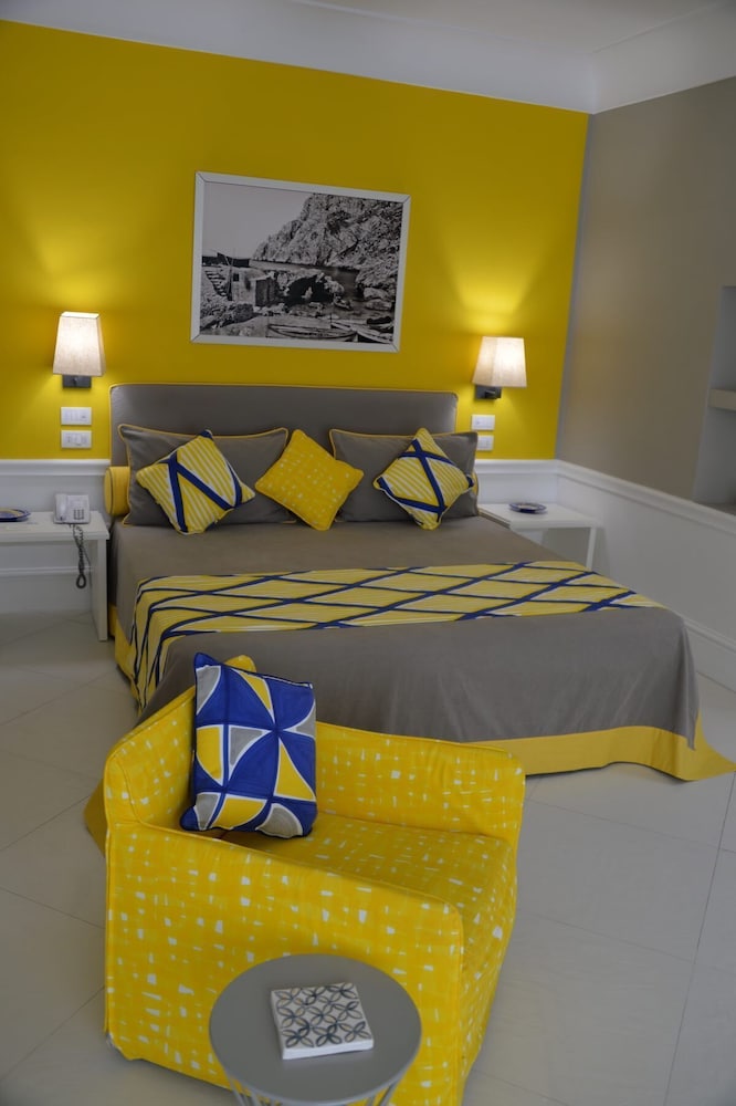 Junior Suite, Terrace, Hill View (Lemon) photo 2