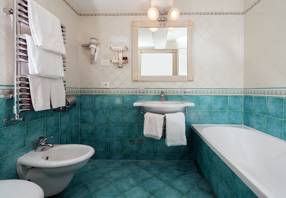 Classic Room, Balcony, Partial Sea View - Photo 7
