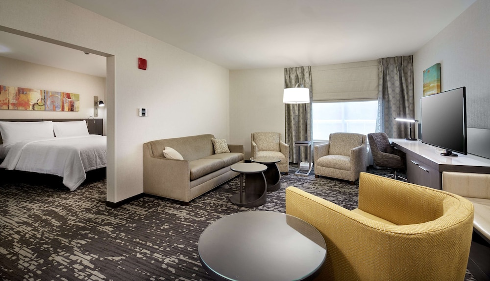 Suite, 1 King Bed (Drinks & Snacks)