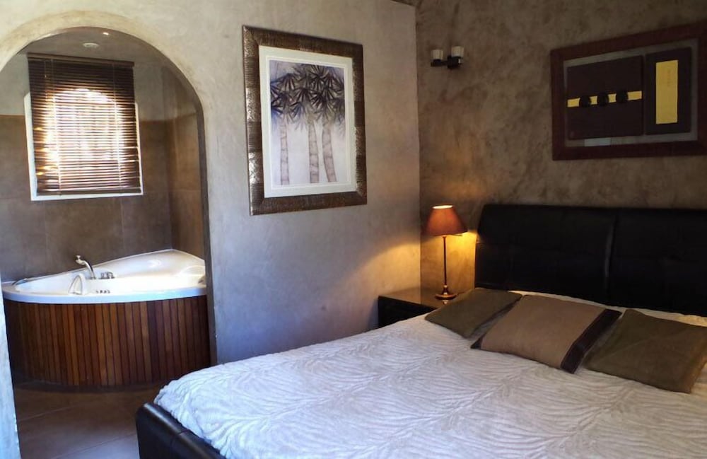 Double Room, 1 Queen Bed, Jetted Tub (Macao) photo 1