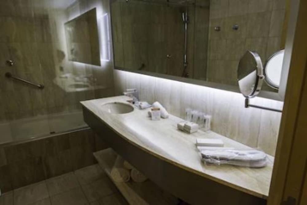Premium Suite, 1 Bedroom, City View, Tower photo 2