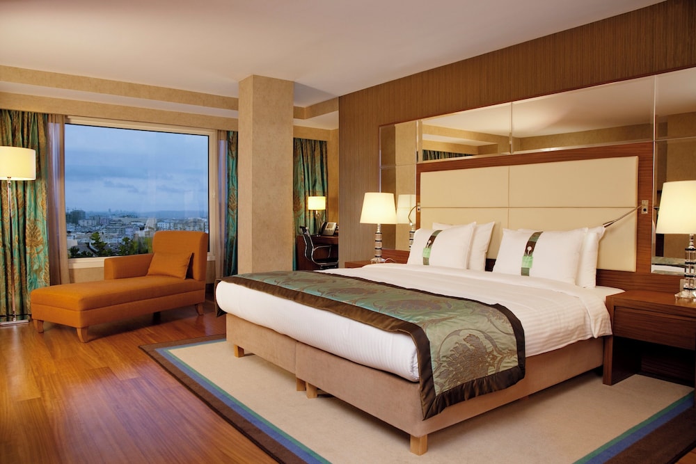 Standard Room, 1 King Bed, Smoking thumbnail 6