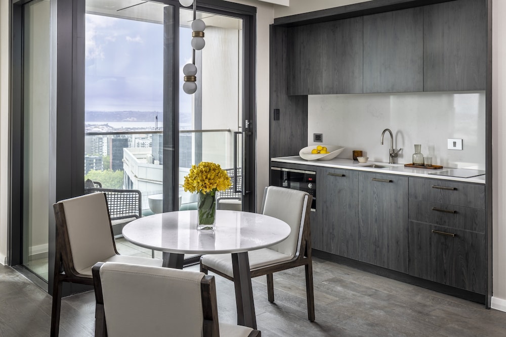 Club Executive Suite - Pinnacle Tower