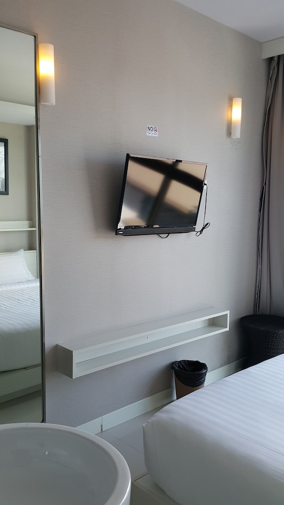 Standard Room thumbnail 6