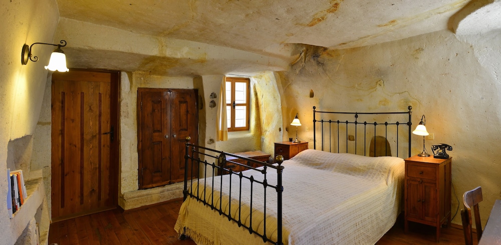 Labyrinth Cave House