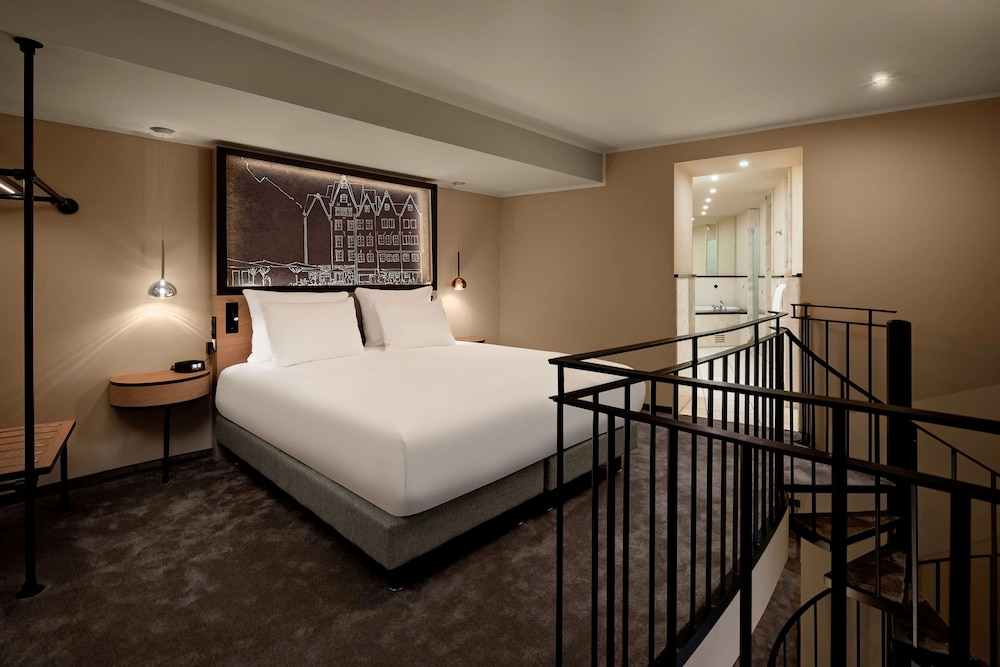Suite, 1 King Bed (Culture Duplex)