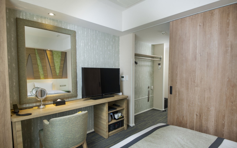 Comfort Double Room, 1 Queen Bed [Book 90 days before gets you free water bottle!] - Photo 4