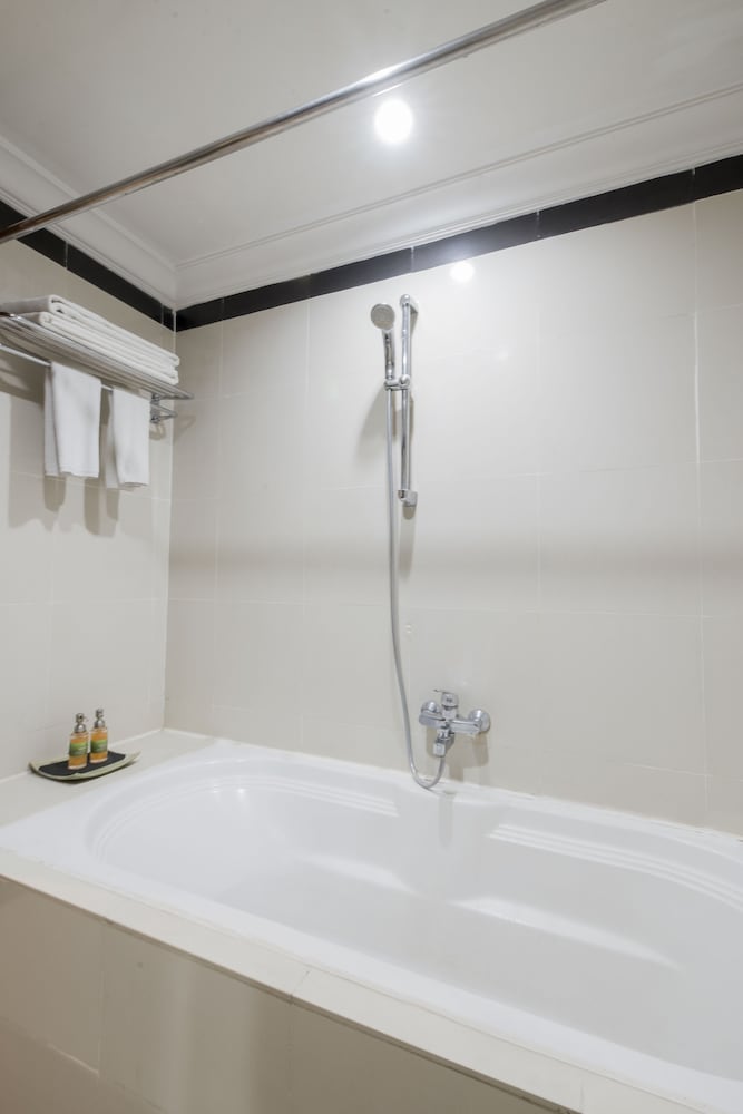Deluxe Room - Room Only - Photo 4