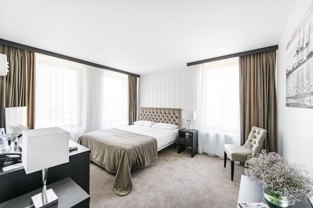 Standard Double or Twin Room - Photo 1