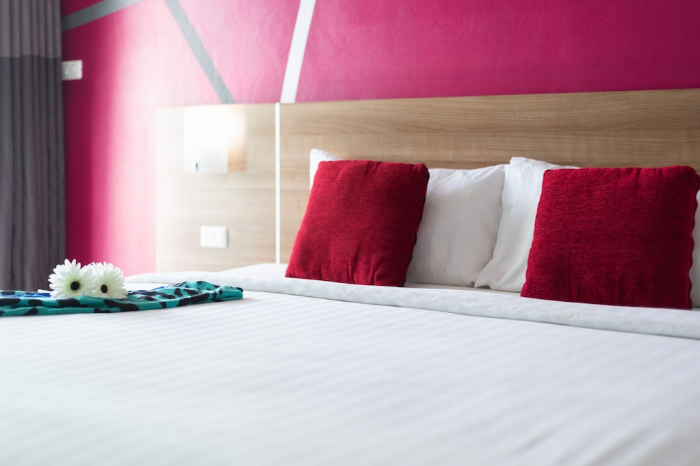 Superior, 1 King Bed, Non Smoking, City View - Photo 9