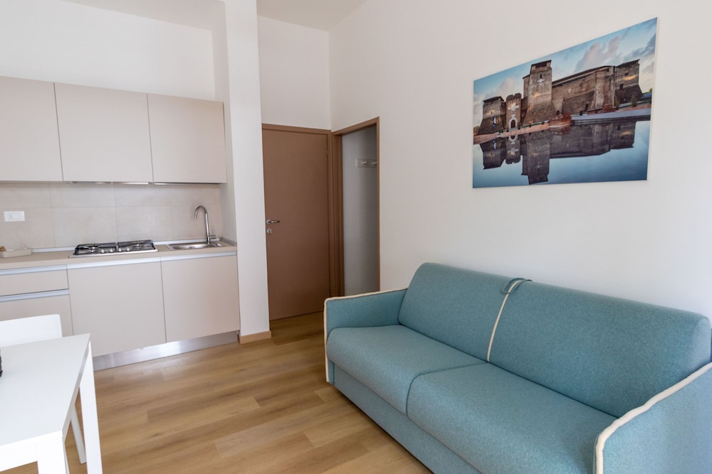 Comfort Condo, Courtyard View