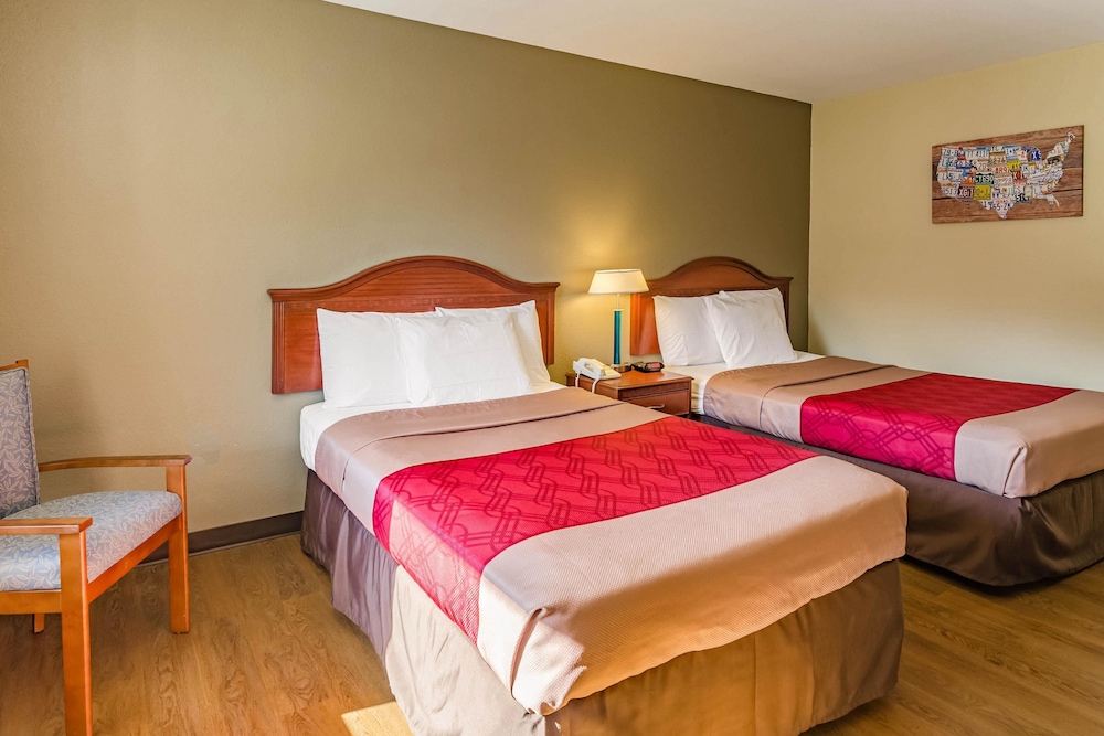 Standard Room, 2 Double Beds, Smoking photo 3