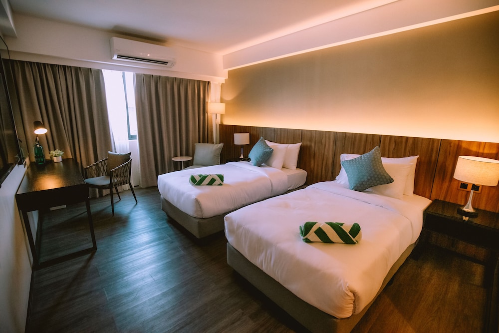 Deluxe Room, Multiple Beds - Photo 2