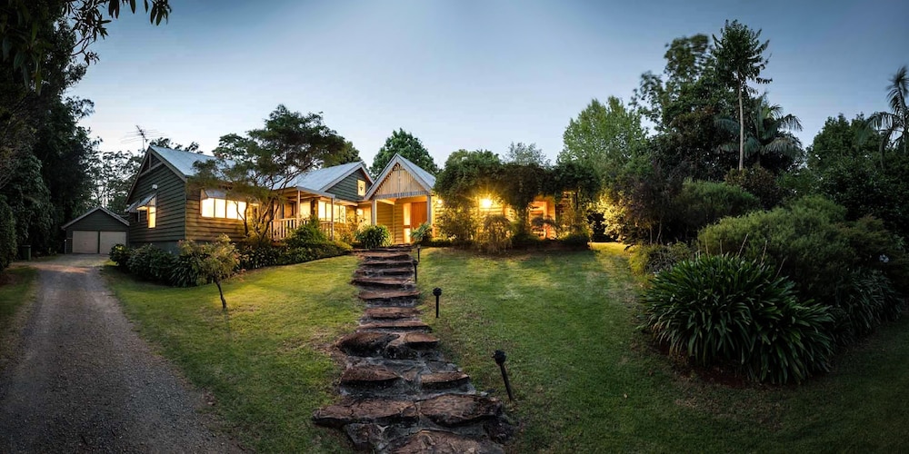 Family House, 4 Bedrooms, 2 Bathrooms, Mountain View photo 1