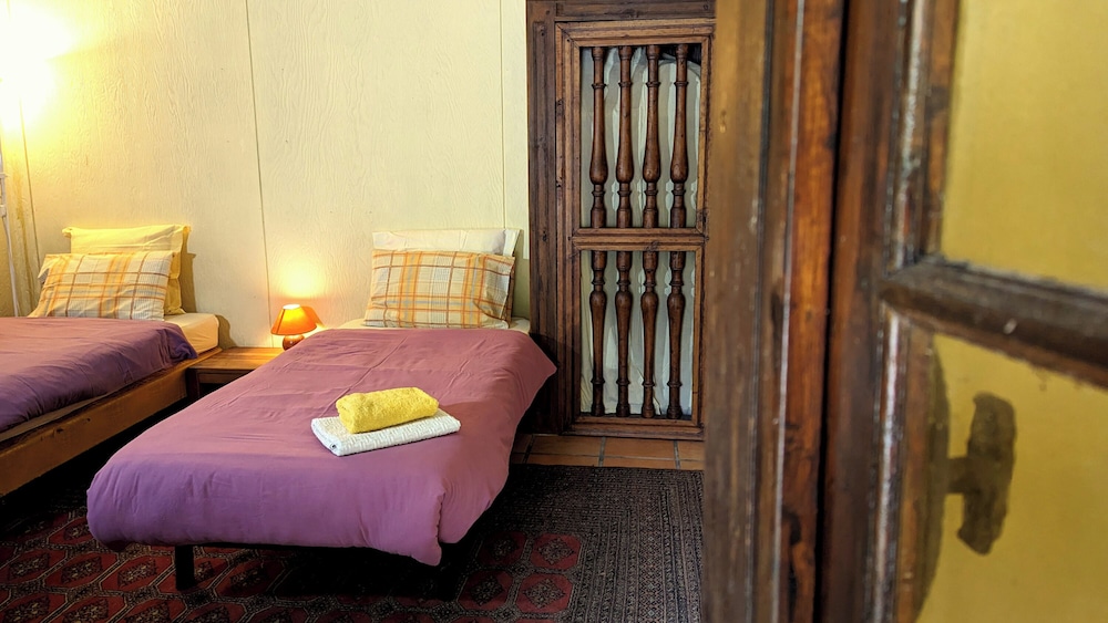 Basic Twin Room, 2 Twin Beds, Non Smoking, Pool View photo 3