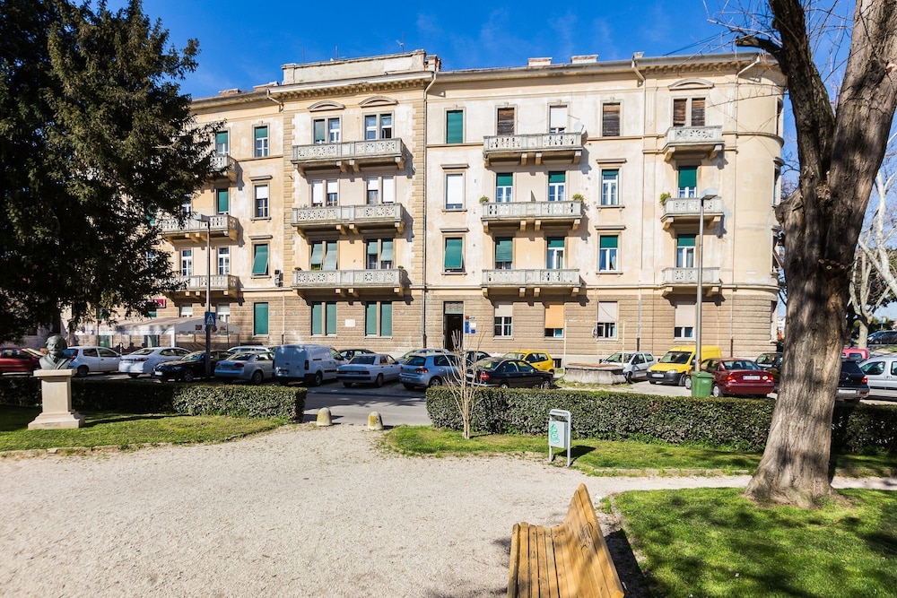 Apartment (One Bedroom Apartment)