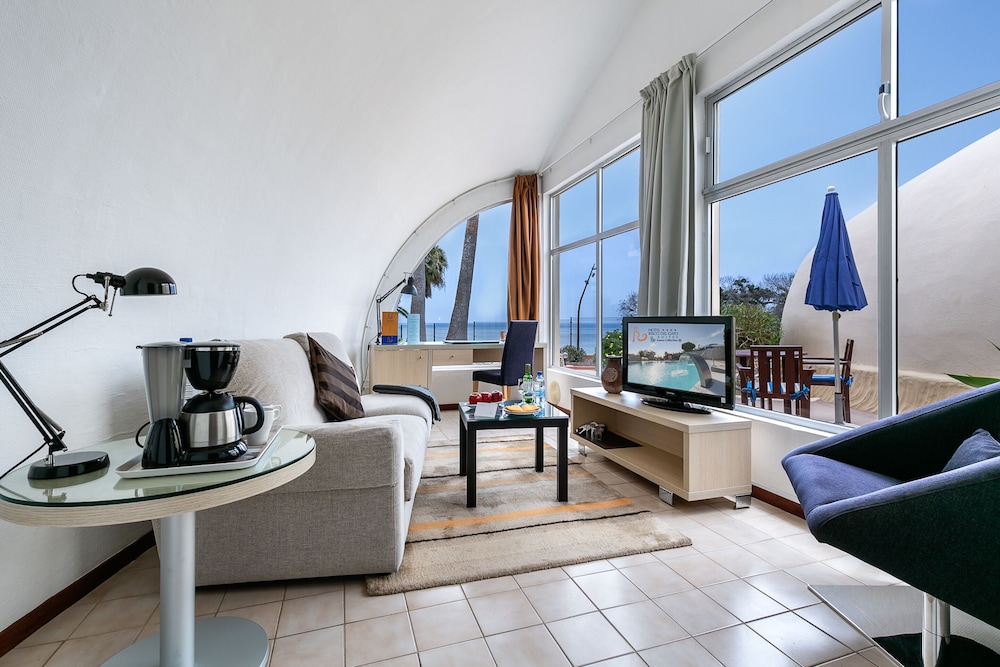 Suite, Patio, Sea View (Terrace,1 adult and 2 children)