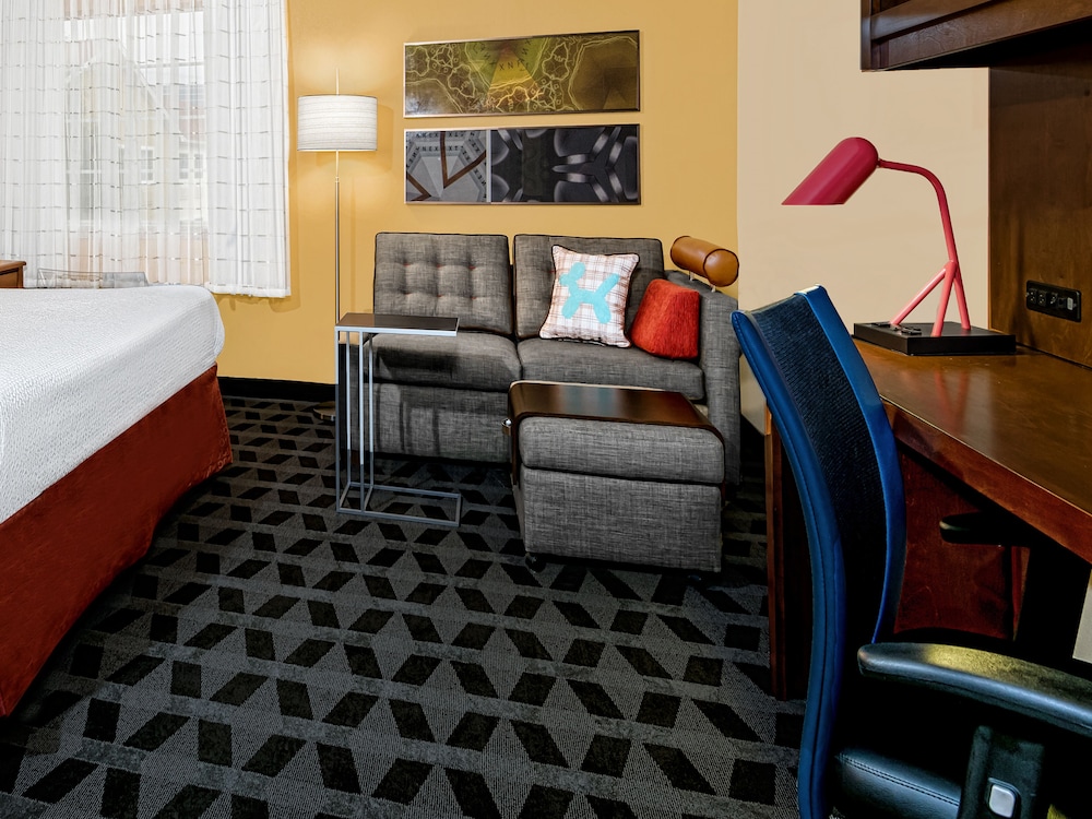 Deluxe Studio, 1 King Bed with Sofa bed - Photo 2